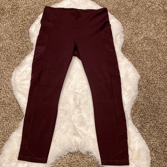 Athleta Tall Slash Stealth 7/8 Tight Legging - Size Medium - Picture 3 of 14